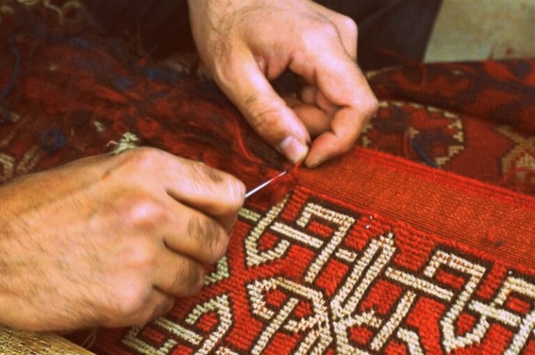 overdyed_rug_production_repairing